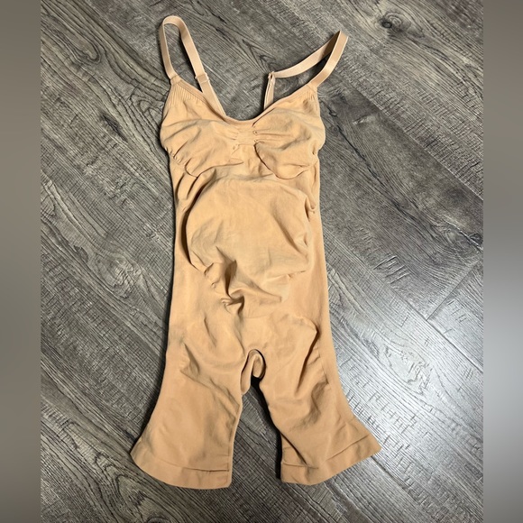 NWOT MATERNITY SCULPTING BODYSUIT MID THIGH IN OCHRE XXS/XS - Picture 2 of 12
